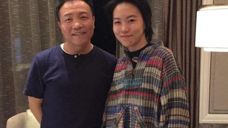 窦靖童新专辑引热议：乐评人称其孤傲气质神似窦唯